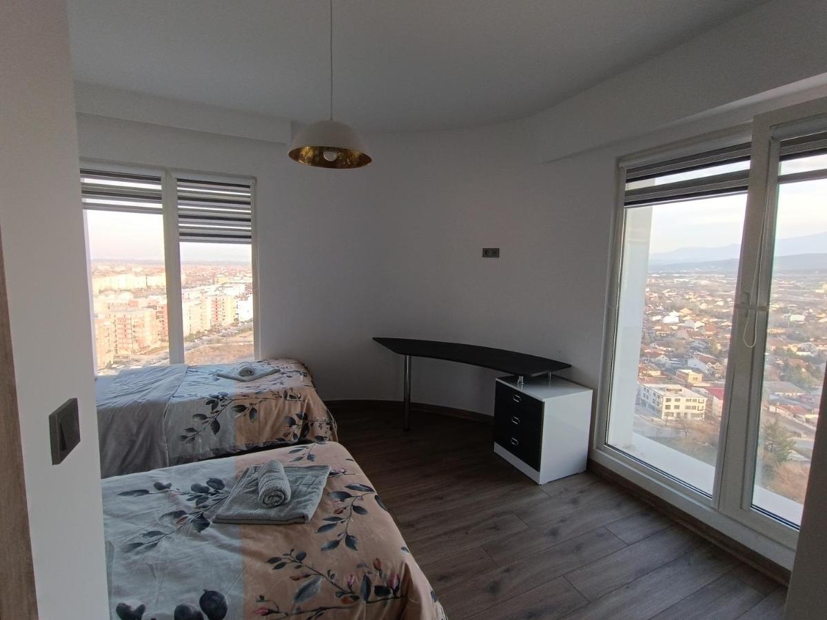 18Th & 16H Floor Secure Luxury Condos With Pool & Fitness Included In Price Üsküp Dış mekan fotoğraf