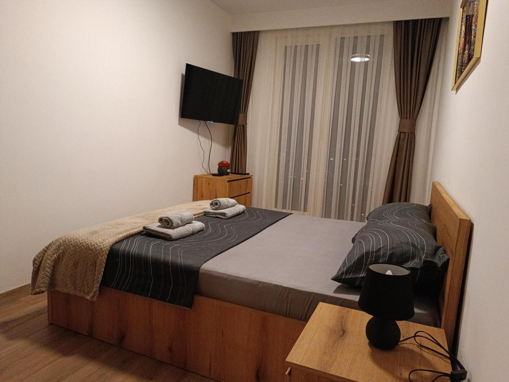 18Th & 16H Floor Secure Luxury Condos With Pool & Fitness Included In Price Üsküp Dış mekan fotoğraf